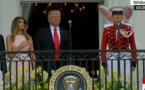 Discret rappel à l'ordre de Melania à Donald Trump pendant l'hymne américain