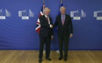 Brexit: Davis et Barnier donnent le coup d'envoi des négociations