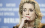 Tribune sur le harcèlement: Deneuve assume, mais présente ses "excuses" aux victimes