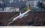 Turquie: sortie de piste spectaculaire d'un avion au bord d'une falaise