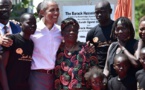 Barack Obama visite sa famille kényane et inaugure un centre de jeunesse