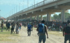 Des milliers de migrants campent sous un pont du Texas