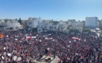 Tunisie : plusieurs milliers de manifestants contre la suspension du Parlement