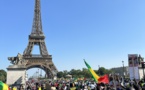 Manifestations devant la Tour Eiffel à Paris