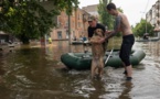 Barrage détruit en Ukraine: 600 km2 inondés, Zelensky en visite à Kherson