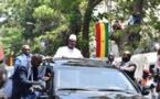 Macky Sall a quitté le Palais présidentiel, entre huées et ovations