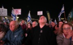 Des milliers de manifestants devant la résidence de Netanyahu exigent un accord d'échange de prisonniers