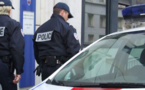 Un homme roué de coups par deux policiers dans un commissariat parisien