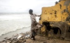 La montée des eaux menace d'engloutir une ville côtière du Sénégal