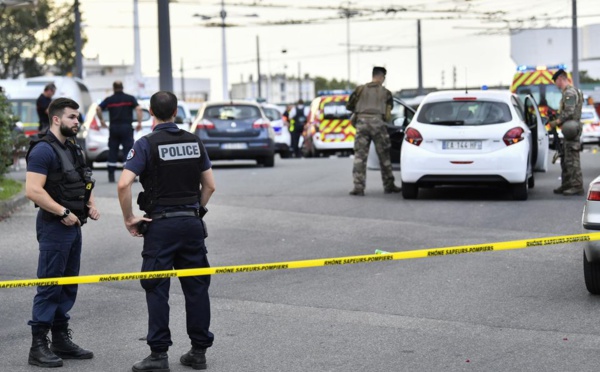 France: Agression au couteau à Villeurbanne, un mort, neuf blessés