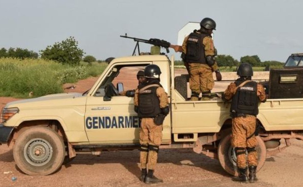 Double attaque contre des postes militaires au Burkina Faso, cinq morts