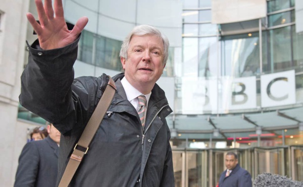 Tony Hall, directeur général de la BBC, annonce sa démission