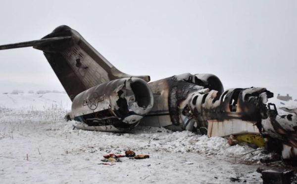 Les Américains récupèrent deux corps sur le site du crash