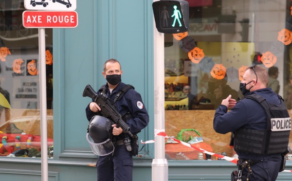 Attaque à Avignon: l’assaillant portait la veste d’un groupuscule identitaire