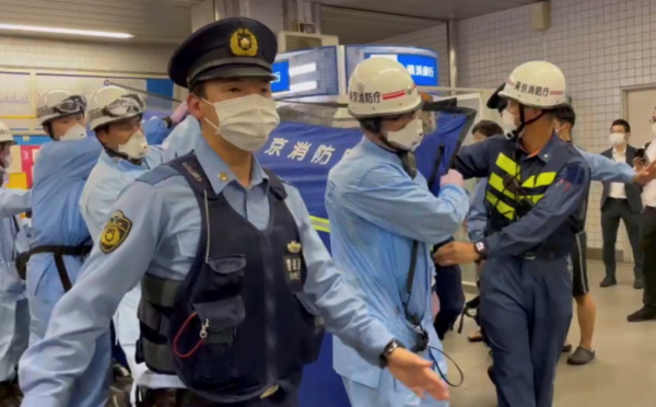 Drame au Japon : Une attaque au couteau dans un train à Tokyo fait neuf blessés