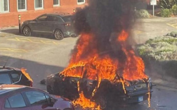 L’antiterrorisme arrête trois hommes après l’explosion mortelle d’une voiture à Liverpool