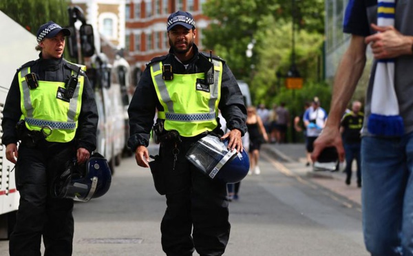 Deux policiers poignardés à Londres, le mobile terroriste écarté