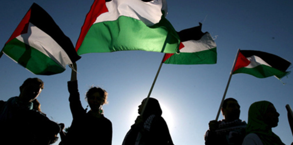 JO Paris 2024 : La délégation Palestinienne acclamée à son arrivée à l'aéroport de Roissy
