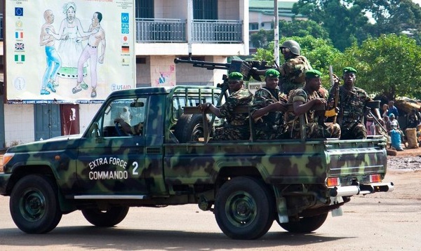 Guinée : des "prétendus tirs d'armes à la Présidence" sèment la panique