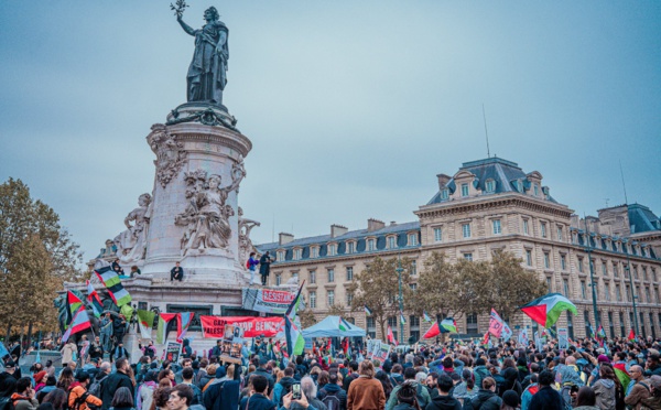 Place de la République à Paris, le 15 octobre 2024, pour dénoncer le génocide des peuples palestinien et libanais par Israël 