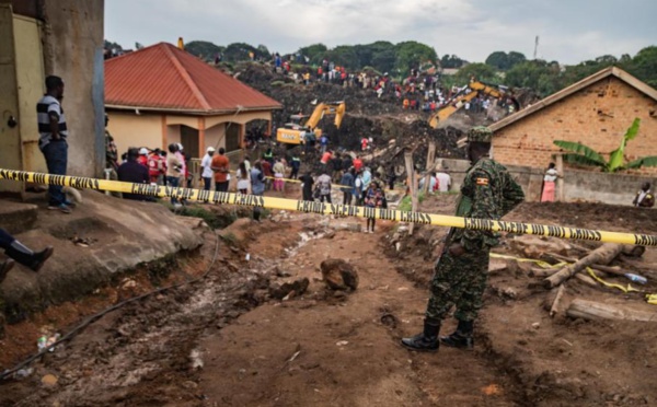 Ouganda : Trois personnes inculpées après l’effondrement d’une décharge