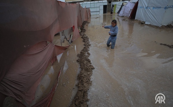 Les Gazaouis attaqués par Israël luttent pour survivre dans le froid glacial